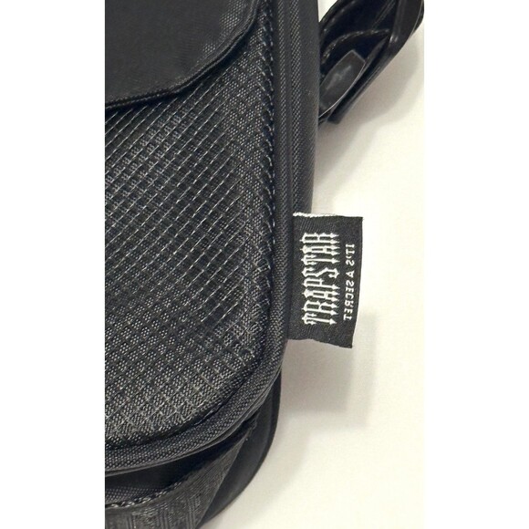 TRAPSTAR Crossbody Reflective Irongate Black Square Bag Nylon Adjustable Strap - Picture 5 of 9